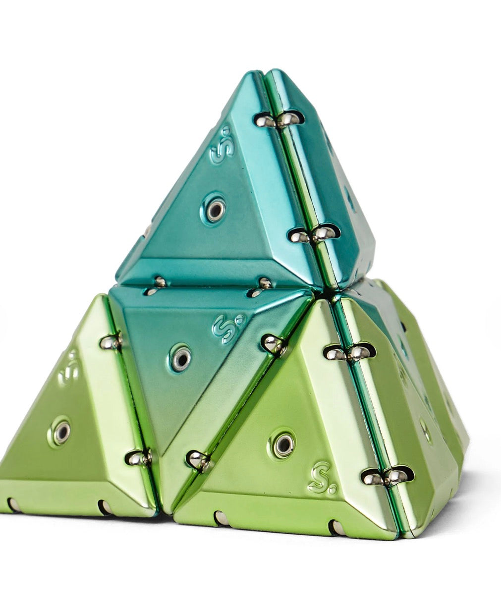 Speks Geode. - The Magnetic Fidget Chrome Pyramid